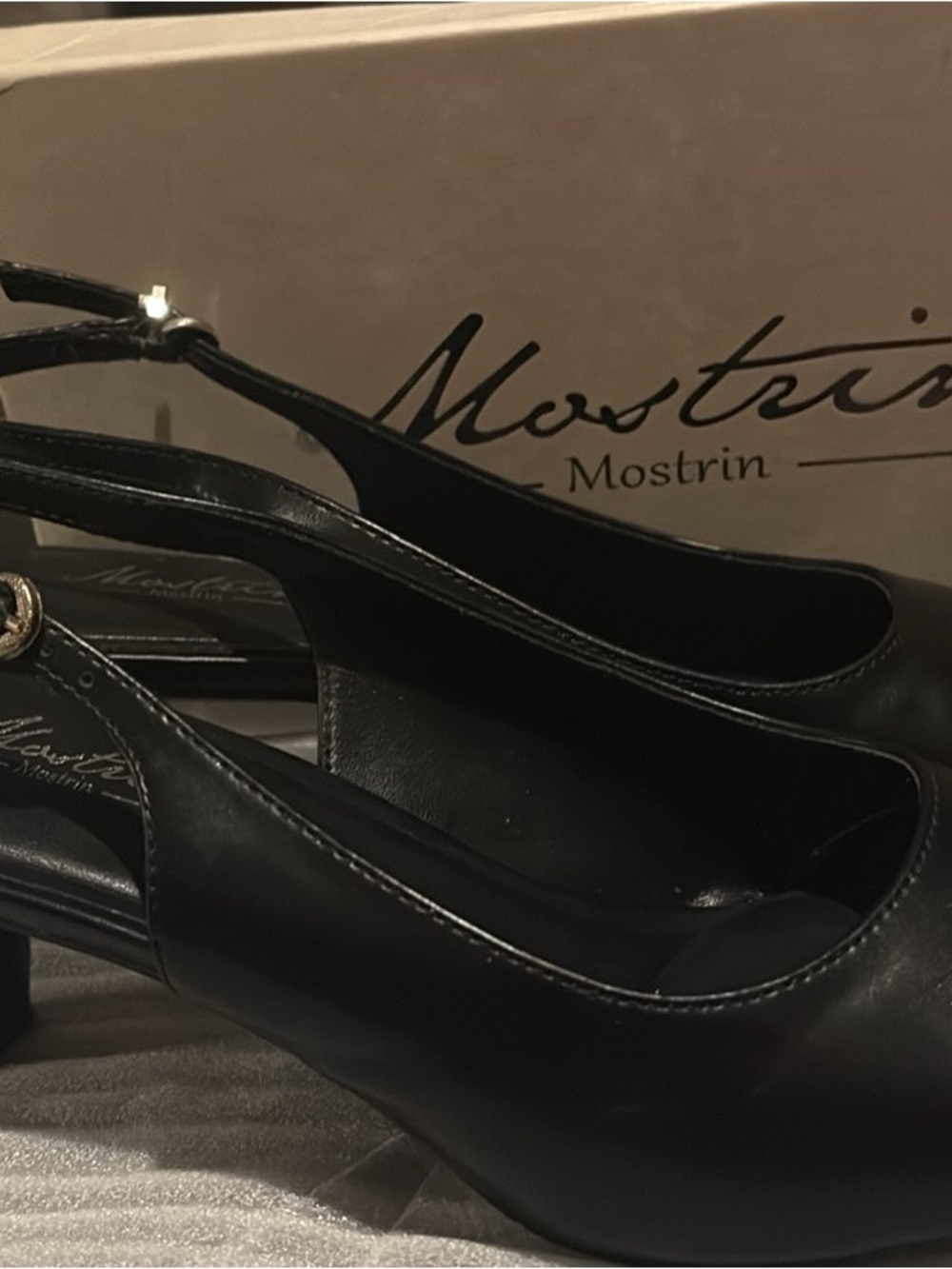 Black Leather mostrin